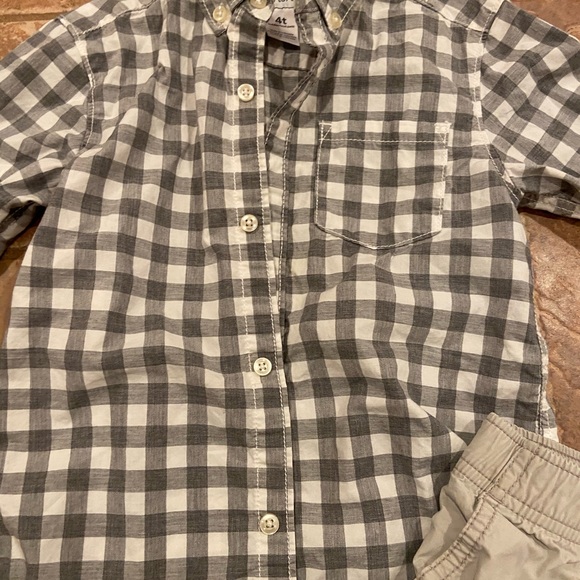 Gymboree Carter’s button-down and two Shorts - Picture 6 of 7